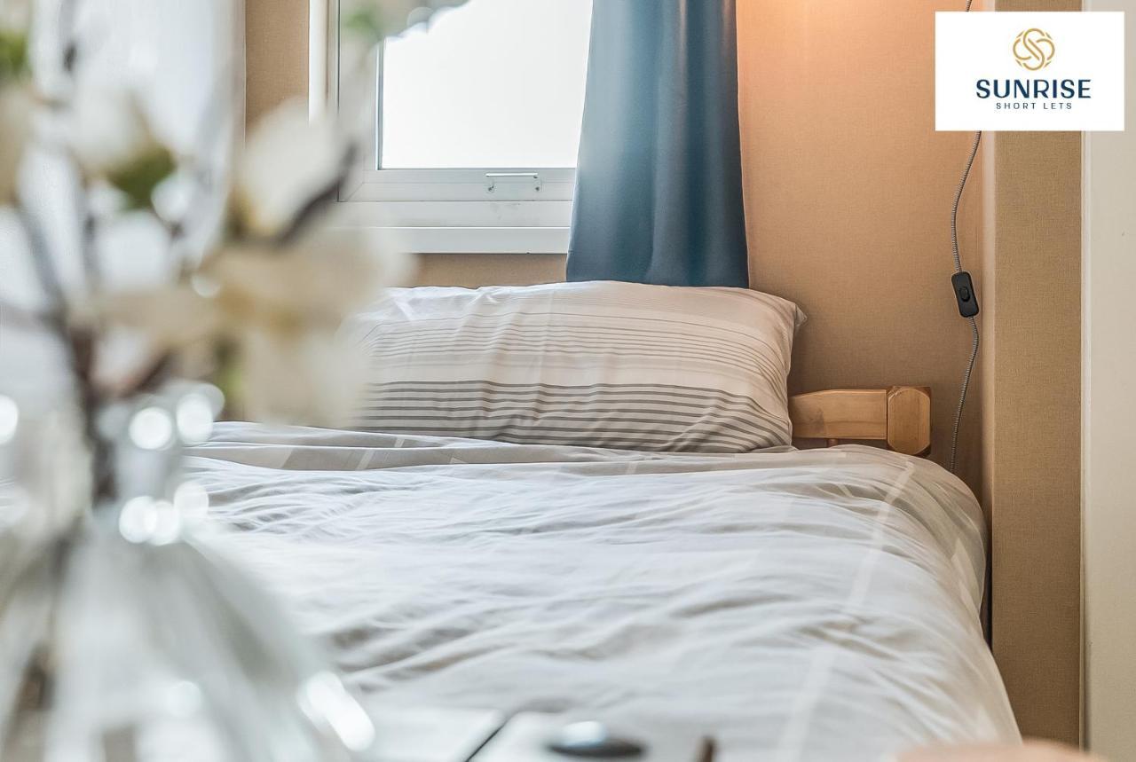 The Law, Has 4 Rooms With Tvs, 2 Bathrooms, Central, Free Parking, Fully Equipped, Contractor And Trades Favourite, 5 Mins To Centre - Long Stays, Invoice And Reduced Price Are Only Via Sunrise Short Lets Dundee Exteriér fotografie