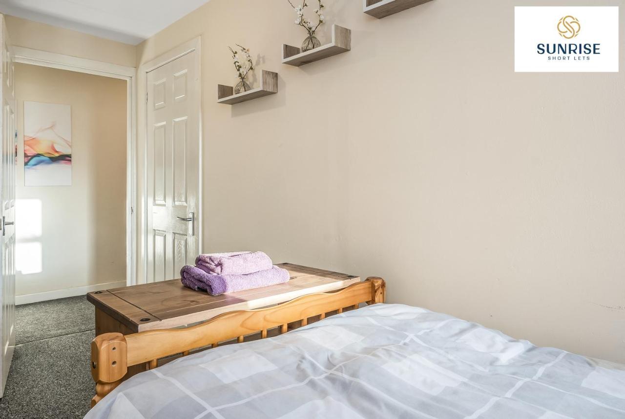 The Law, Has 4 Rooms With Tvs, 2 Bathrooms, Central, Free Parking, Fully Equipped, Contractor And Trades Favourite, 5 Mins To Centre - Long Stays, Invoice And Reduced Price Are Only Via Sunrise Short Lets Dundee Exteriér fotografie