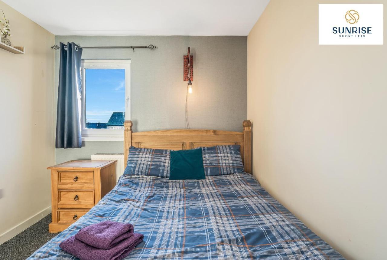 The Law, Has 4 Rooms With Tvs, 2 Bathrooms, Central, Free Parking, Fully Equipped, Contractor And Trades Favourite, 5 Mins To Centre - Long Stays, Invoice And Reduced Price Are Only Via Sunrise Short Lets Dundee Exteriér fotografie