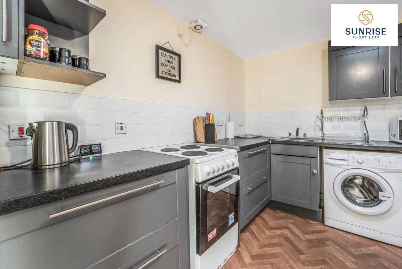 The Law, Has 4 Rooms With Tvs, 2 Bathrooms, Central, Free Parking, Fully Equipped, Contractor And Trades Favourite, 5 Mins To Centre - Long Stays, Invoice And Reduced Price Are Only Via Sunrise Short Lets Dundee Exteriér fotografie
