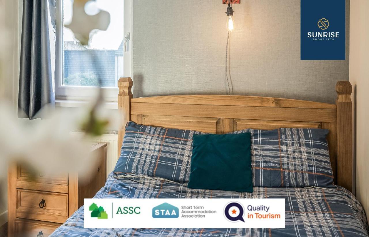The Law, Has 4 Rooms With Tvs, 2 Bathrooms, Central, Free Parking, Fully Equipped, Contractor And Trades Favourite, 5 Mins To Centre - Long Stays, Invoice And Reduced Price Are Only Via Sunrise Short Lets Dundee Exteriér fotografie