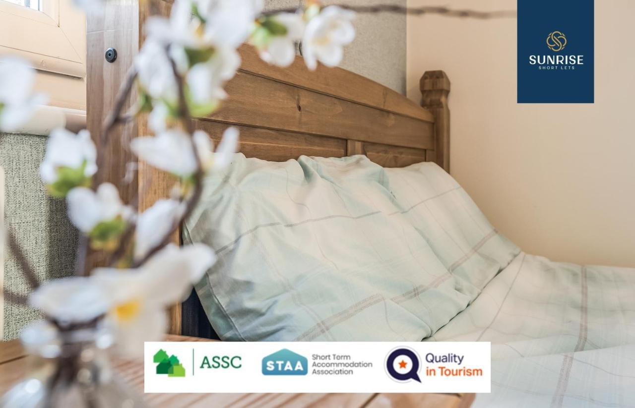 The Law, Has 4 Rooms With Tvs, 2 Bathrooms, Central, Free Parking, Fully Equipped, Contractor And Trades Favourite, 5 Mins To Centre - Long Stays, Invoice And Reduced Price Are Only Via Sunrise Short Lets Dundee Exteriér fotografie